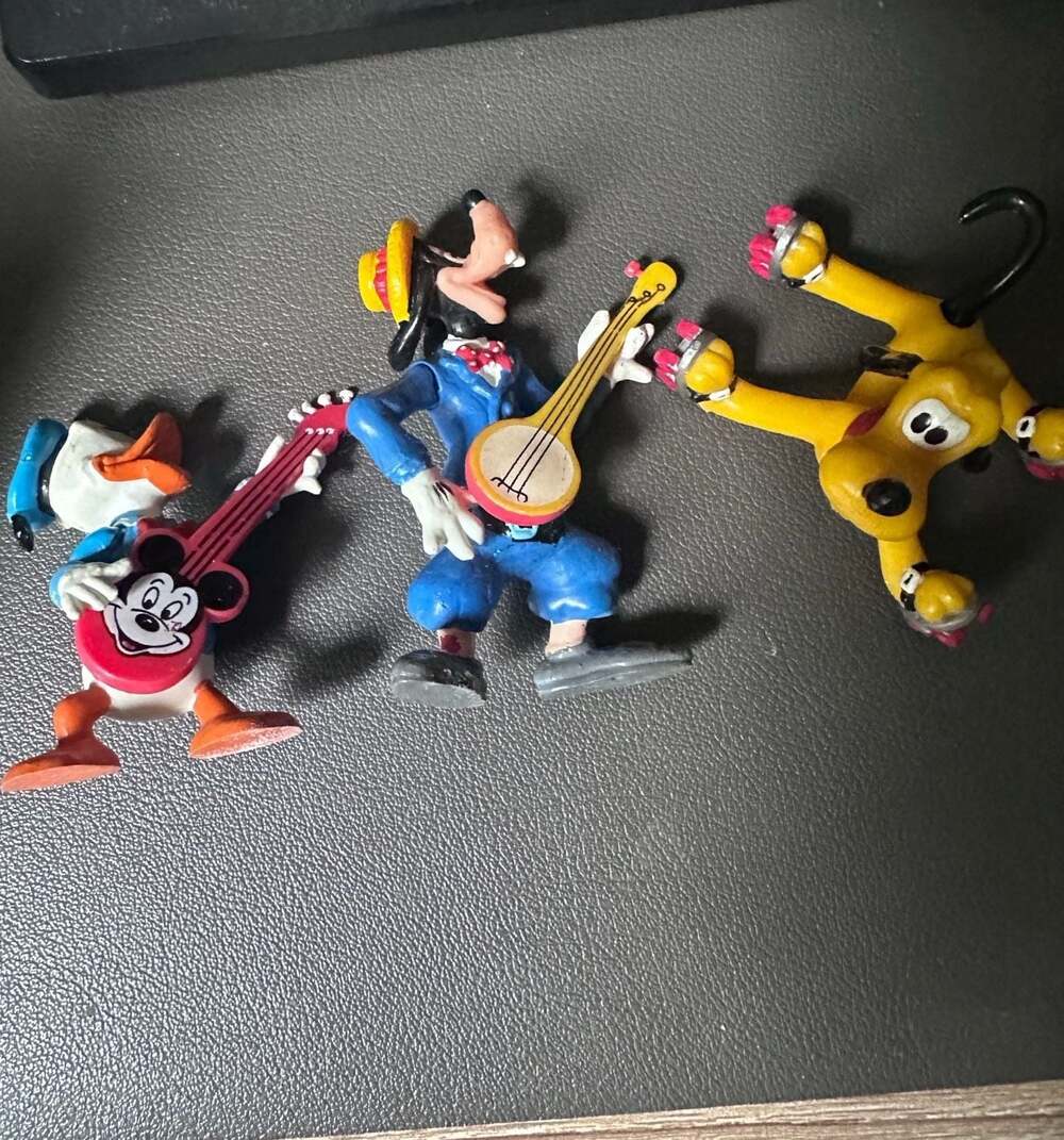 Vintage Applause Walt Disney Co. 3" Goofy PVC Figure Playing Banjo and goofy and
